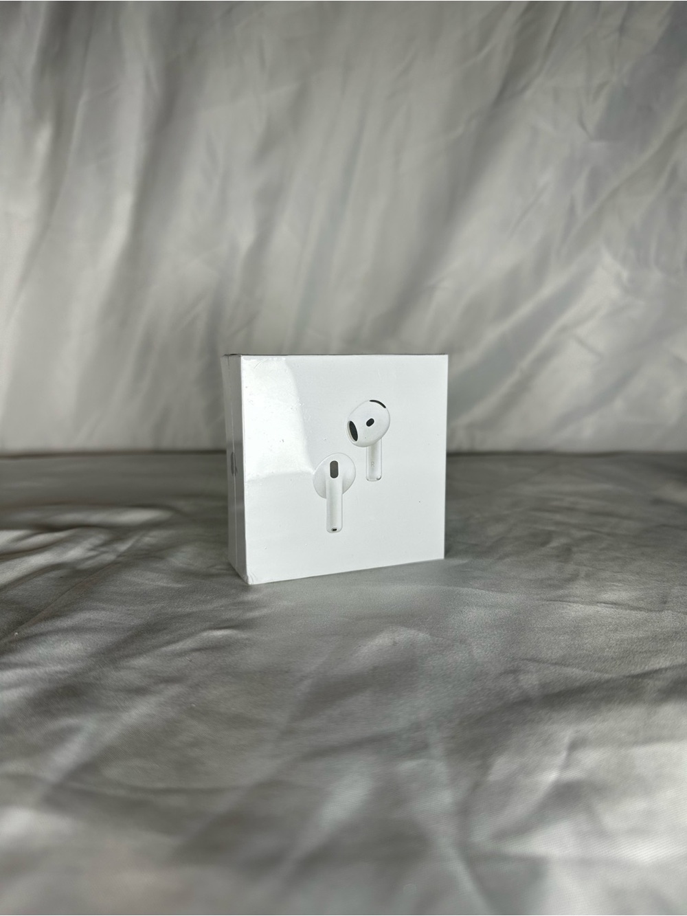 Apple White Wireless Earbuds in Retail Packaging